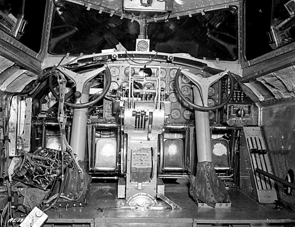 Cockpit-of-Boeing-B-17-Flying-Fortress--Serial-No--9206--cockpit-view---MIKAN-No--3583531.thumb.jpg.7392318f7746987f02681e98debe2b69.jpg