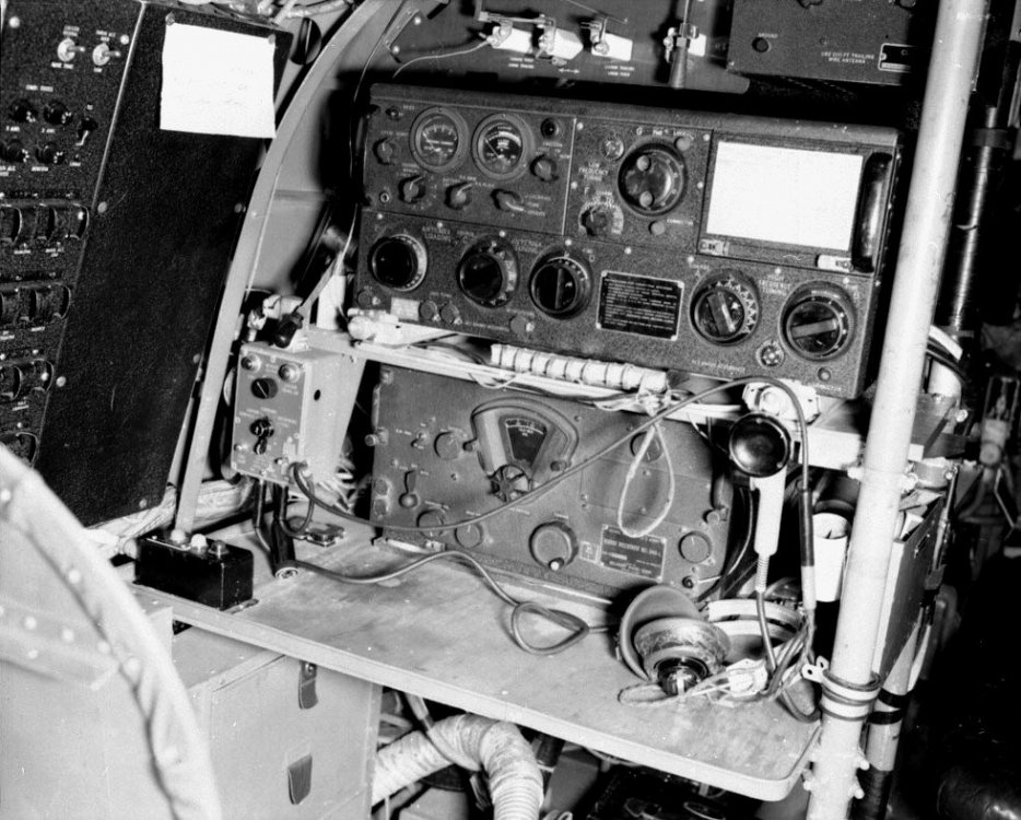 Avro-Lancaster-interior--Shoran-equipment---MIKAN-No--3584318.jpg