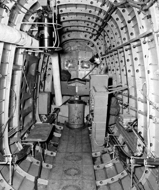 Avro-Lancaster-interior--installation-and-equipment---MIKAN-No--3584029.jpg