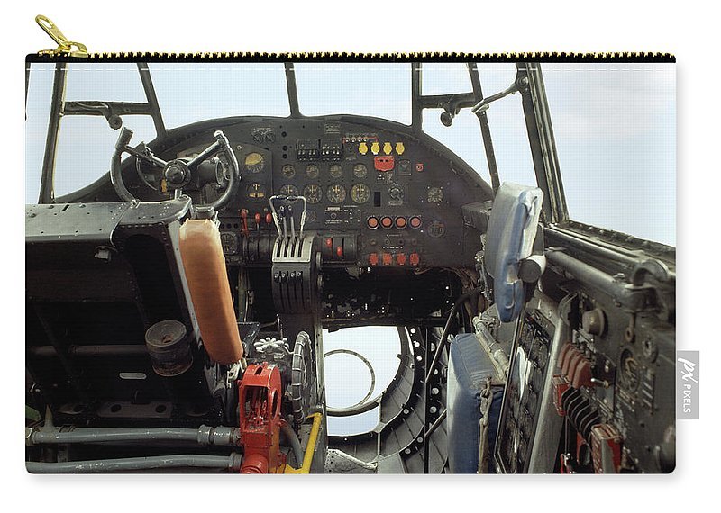 lancaster-bomber-cockpit-panoramic-images.jpg.28af1905bb8090316d8f5176f9fe33d4.jpg