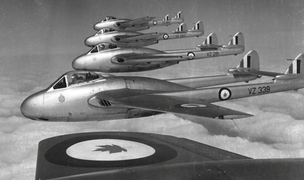 de-Havilland-DH-100-Vampires--RCAF-No--421-Sqn--UK--James-Craik.jpg