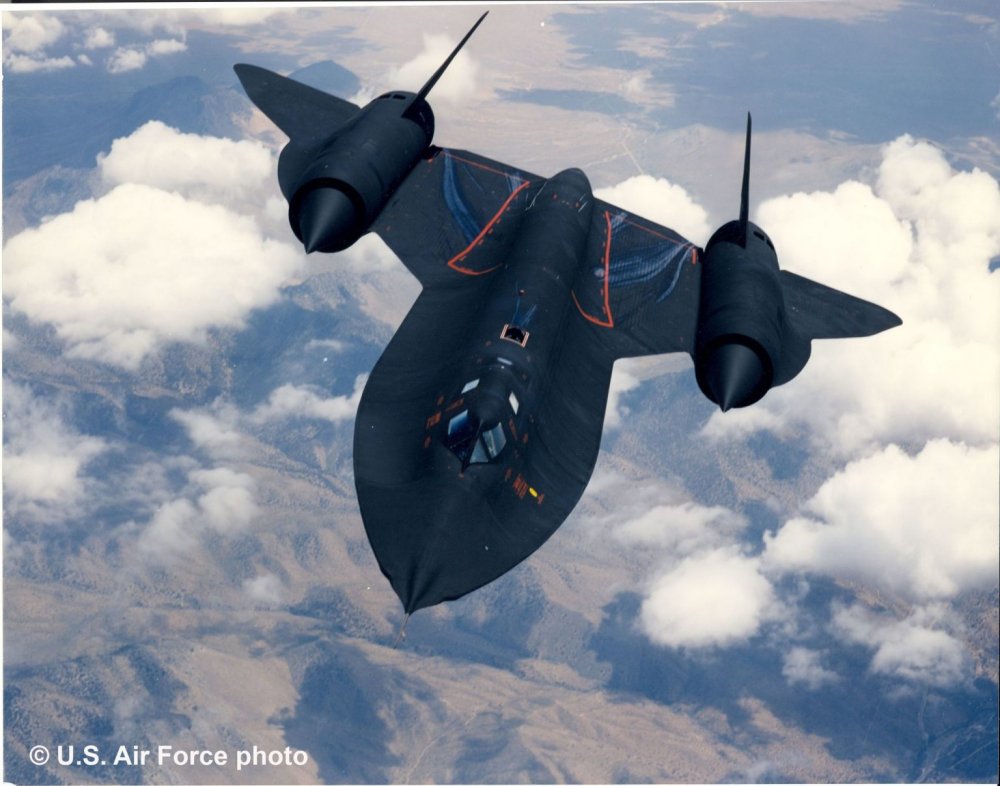 Revell-04967-Lockheed-SR-71-Blackbird-c-U.S.-Air-Force-photo-1536x1206.jpg