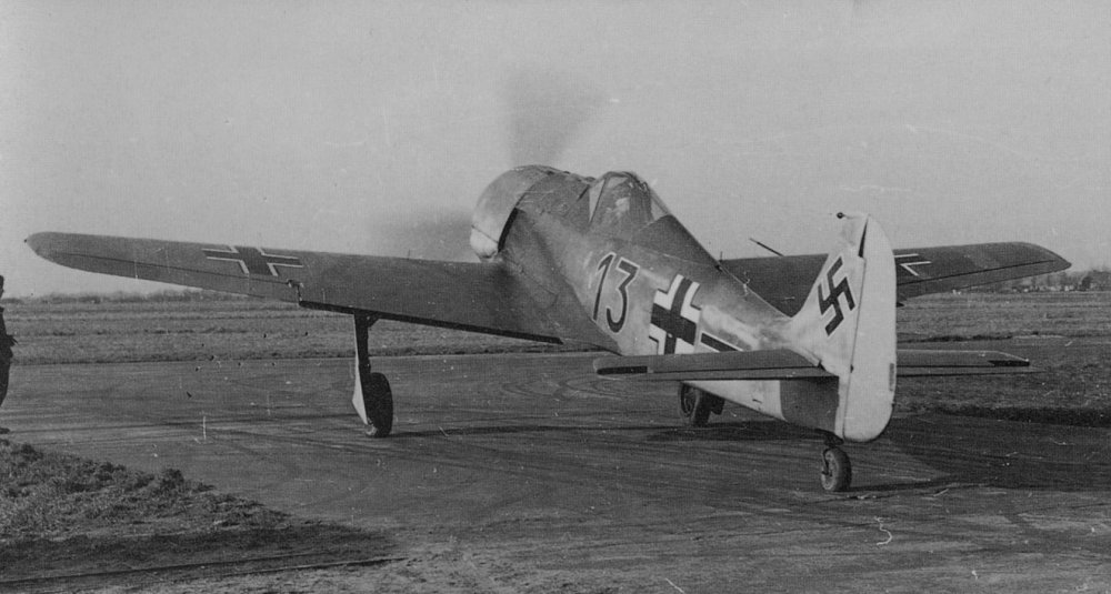 FW190-A1-JG26-(B13+-)-WrkN100-France1941-3.jpg