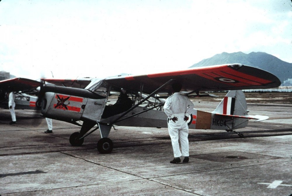 HKG-4[WE552] Auster T.7 RHKAAF Kai Tak 1968.jpg
