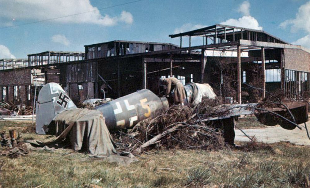 Messerschmitt-Bf-109G6-3.JG53-Yellow-5-Attenbaum-1945-01.jpeg