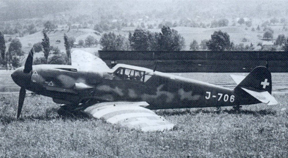 Messerschmitt-Bf-109G6-SAF-J-706-WNr-163251-Switzerland-1944-01.jpeg