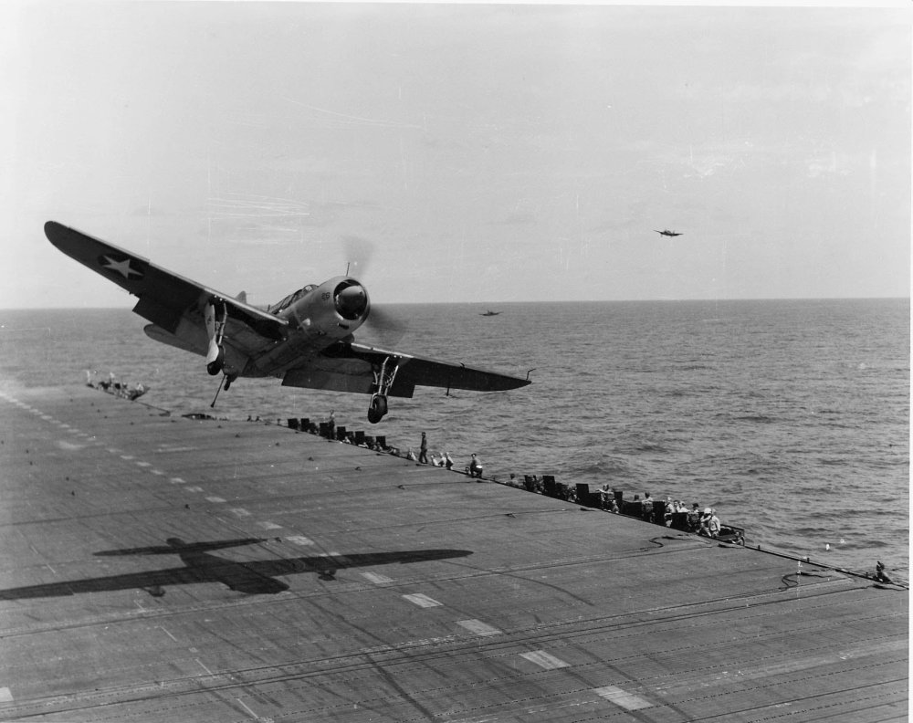 SB2C-1_of_VB-17_after_wave-off_over_USS_Bunker_Hill_(CV-17)_1943.jpeg