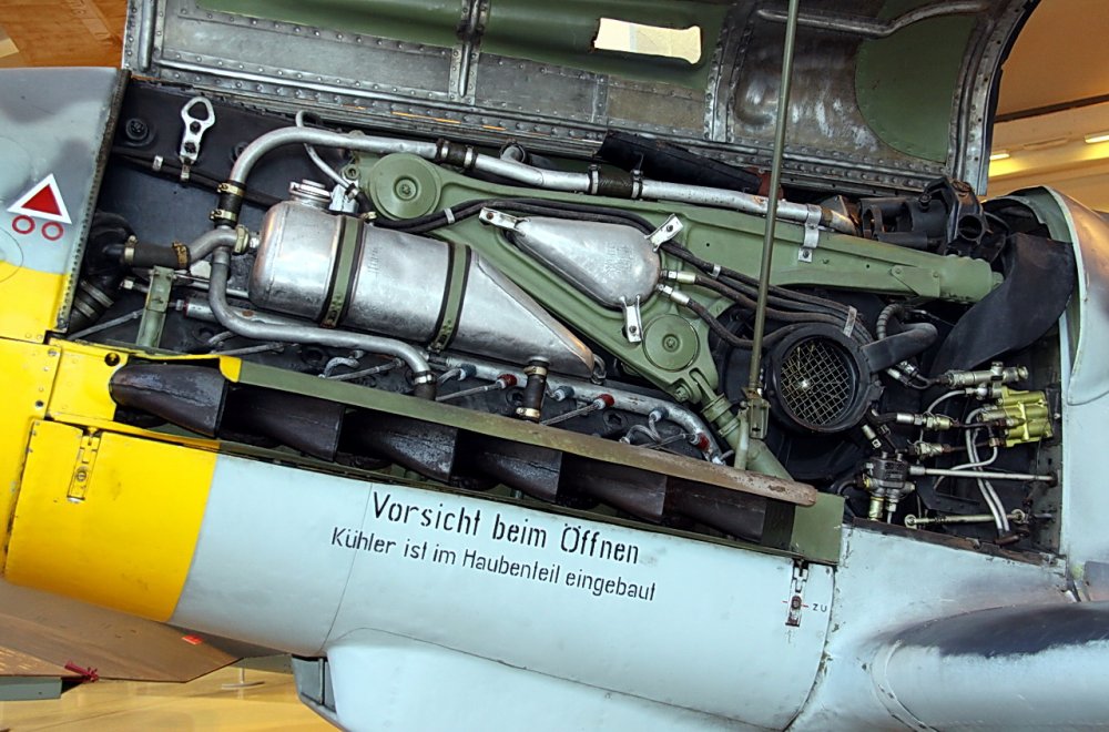 Messerschmitt_Bf_109_G-6_(MT-507)_K-SIM_01.jpg