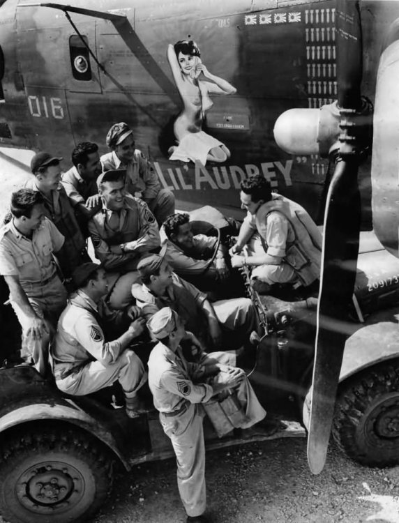 Consolidated_B-24_Liberator_Crew_by_100_Mission_7th_AAF_Liberator_Lil_Audrey_PTO.jpeg