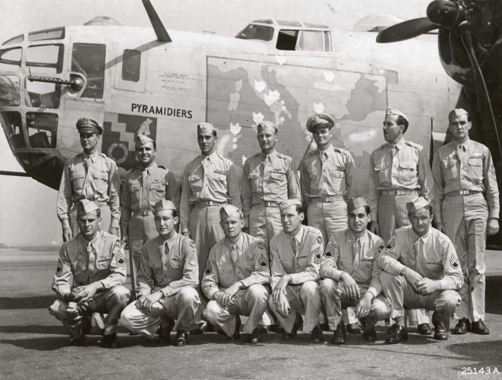 41-11761-B-24D-Liberator-15AF-98BG343BS-R-The-Squaw-North-Africa-15th-Sep-1943-01.jpg