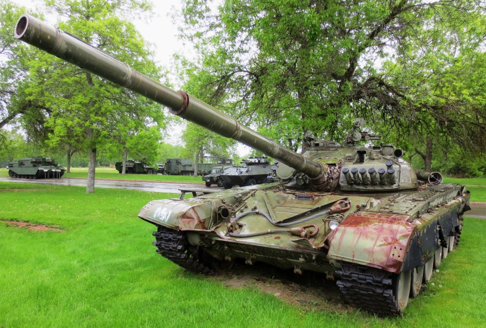 60f22cb22bbacb42a1d41364_Russian-T-72-Main-Battle-Tank--NBMHM--5-CDSB-Gagetown--5-.jpeg