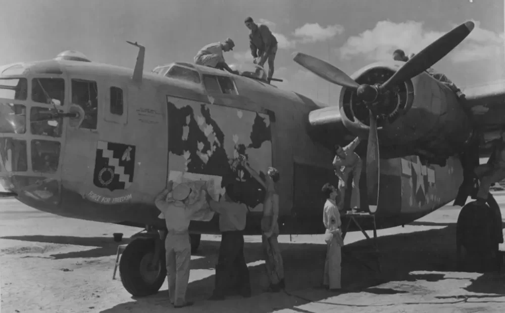 B-24D-The-Squaw-North-Africa-getting-touched-up.webp