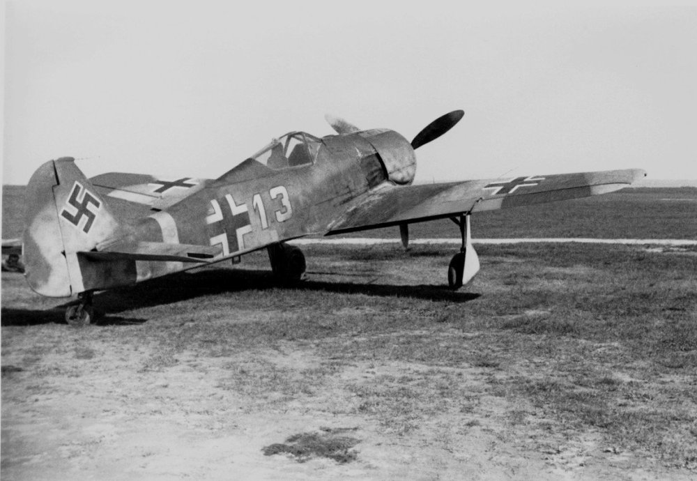 Focke-Wulf-Fw-190-A4-White-13-unknown-unit-01.jpg