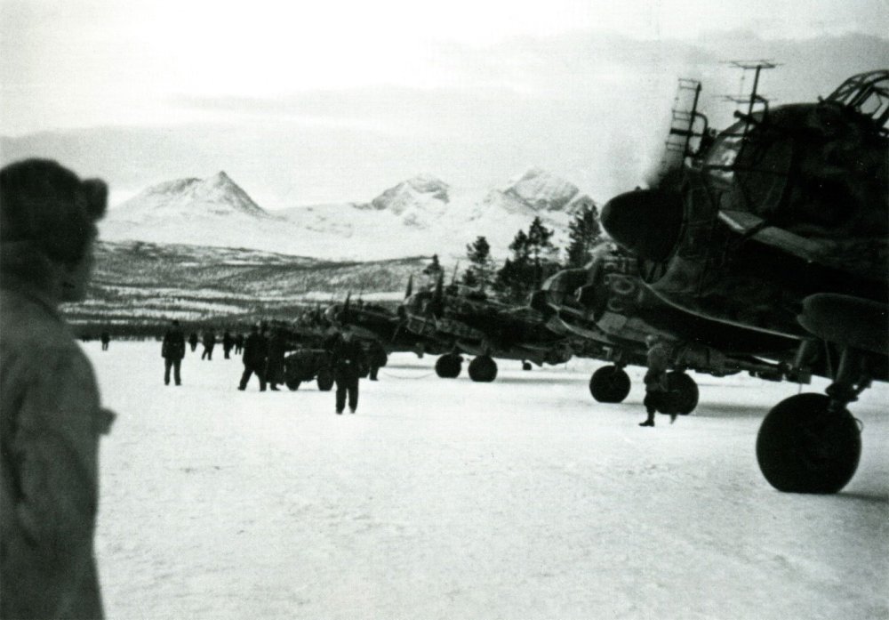 Junkers-Ju-88A-KG26-Gruppe-I-or-II-warming-up-Bardufoss-Norway-1945-01.jpeg