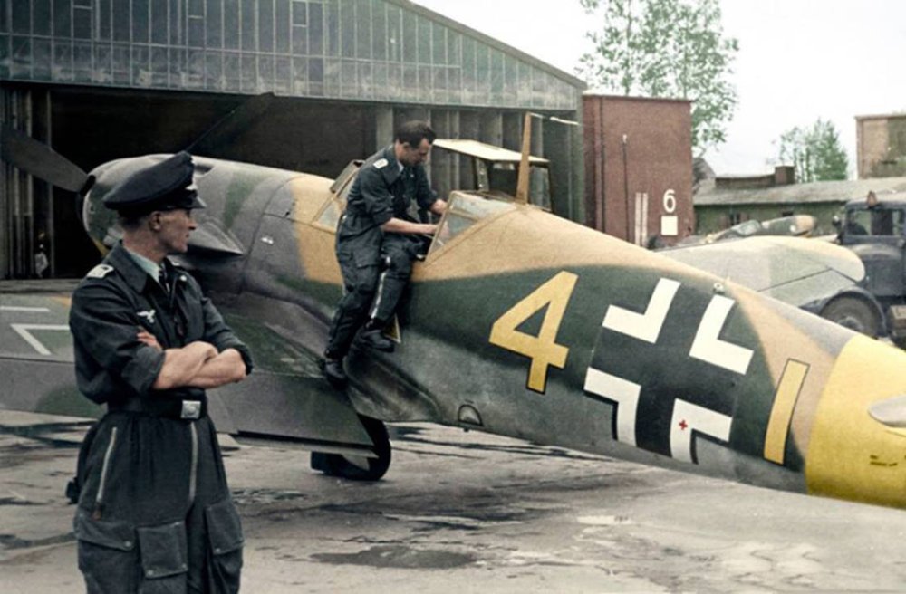 messerschmitt_bf_109_f_4_friedrich_by_oscerf_df6q6b9-pre.thumb.jpg.5753d981002445ac39e23a5672906e65.jpg